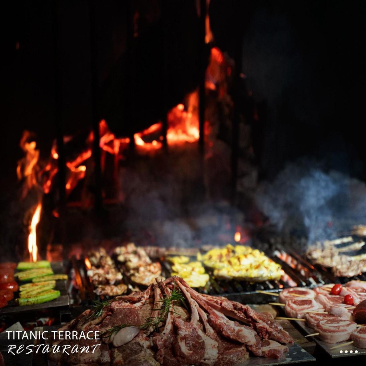 Titanic Hotel & Spa Sulaymaniyah Bagian luar foto A typical barbecue