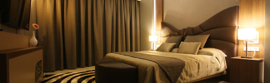 Titanic Hotel & Spa Sulaymaniyah Bagian luar foto A bedroom with curtains
