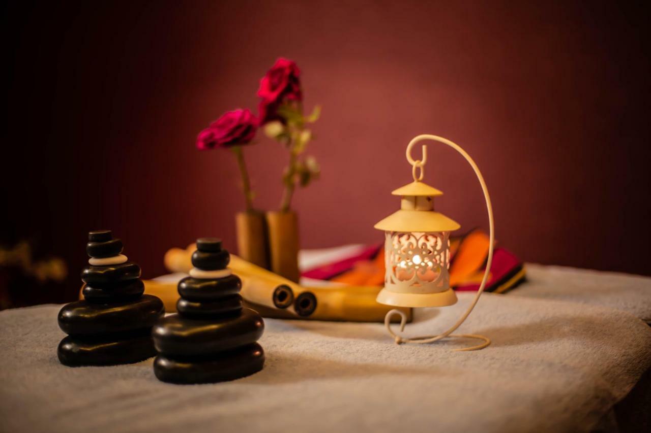 Titanic Hotel & Spa Sulaymaniyah Bagian luar foto A lantern
