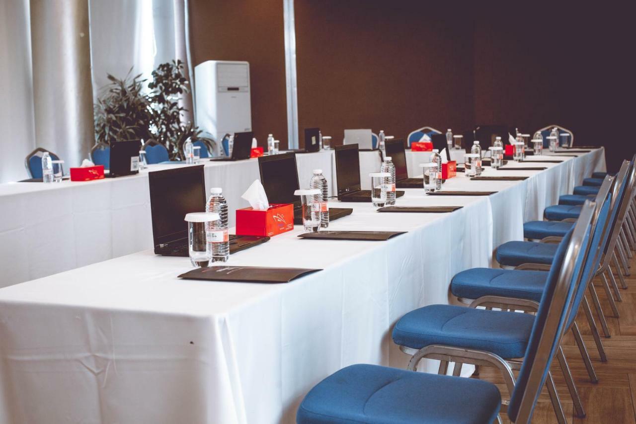 Titanic Hotel & Spa Sulaymaniyah Bagian luar foto A meeting room at the hotel