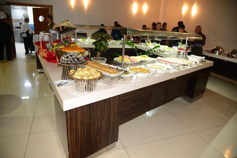 Titanic Hotel & Spa Sulaymaniyah Bagian luar foto A salad bar