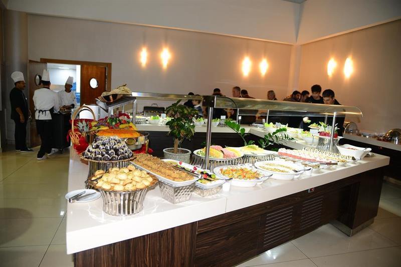 Titanic Hotel & Spa Sulaymaniyah Bagian luar foto A salad bar
